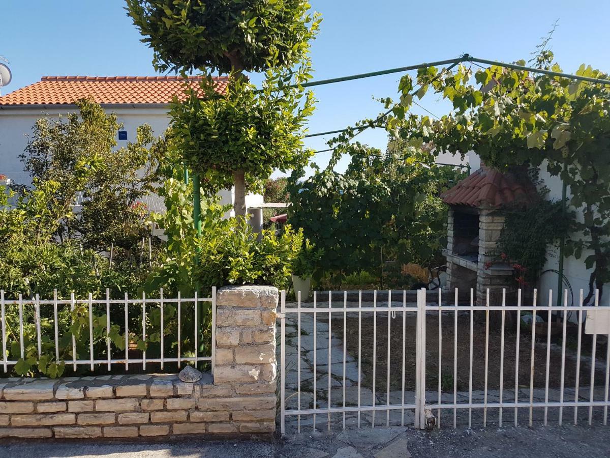 Apartman Roko Petrcane Exterior foto